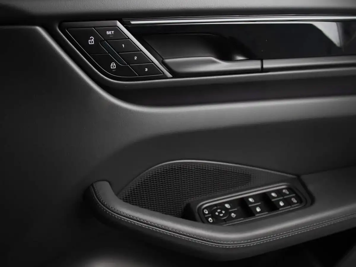 2025-porsche-macan-e-electric-big-50
