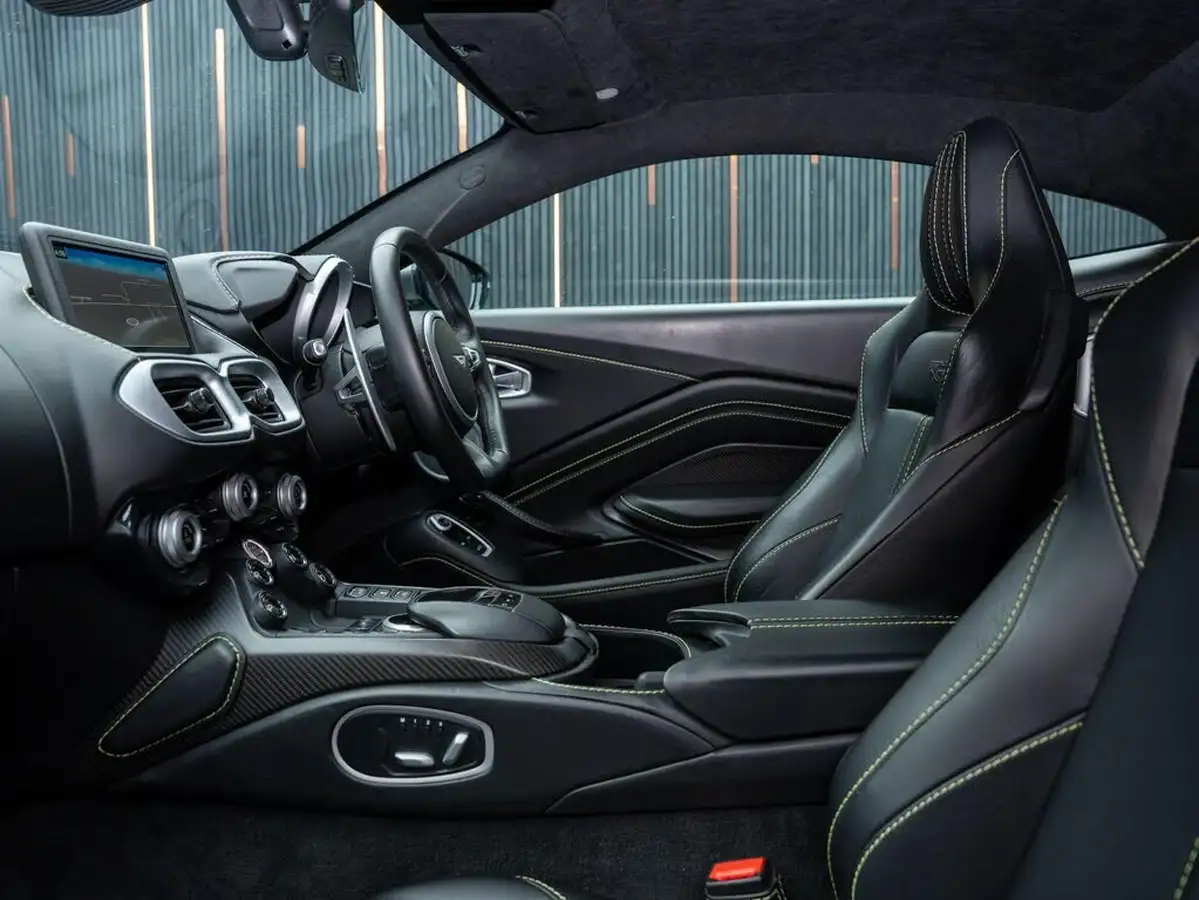 2018-aston-martin-vantage-40-v8-vantage-big-32