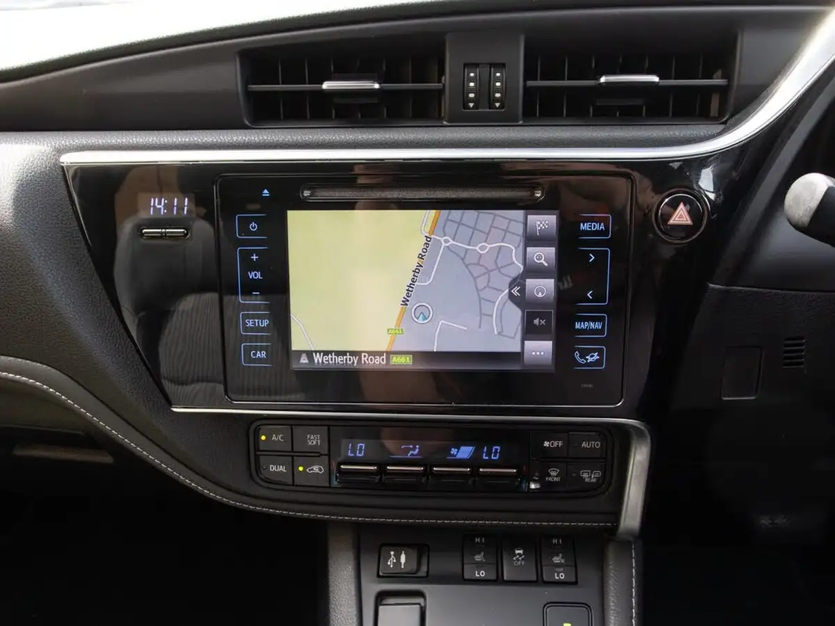 2016-toyota-auris-18-vvt-i-hsd-excel-tss-hatchback-big-24