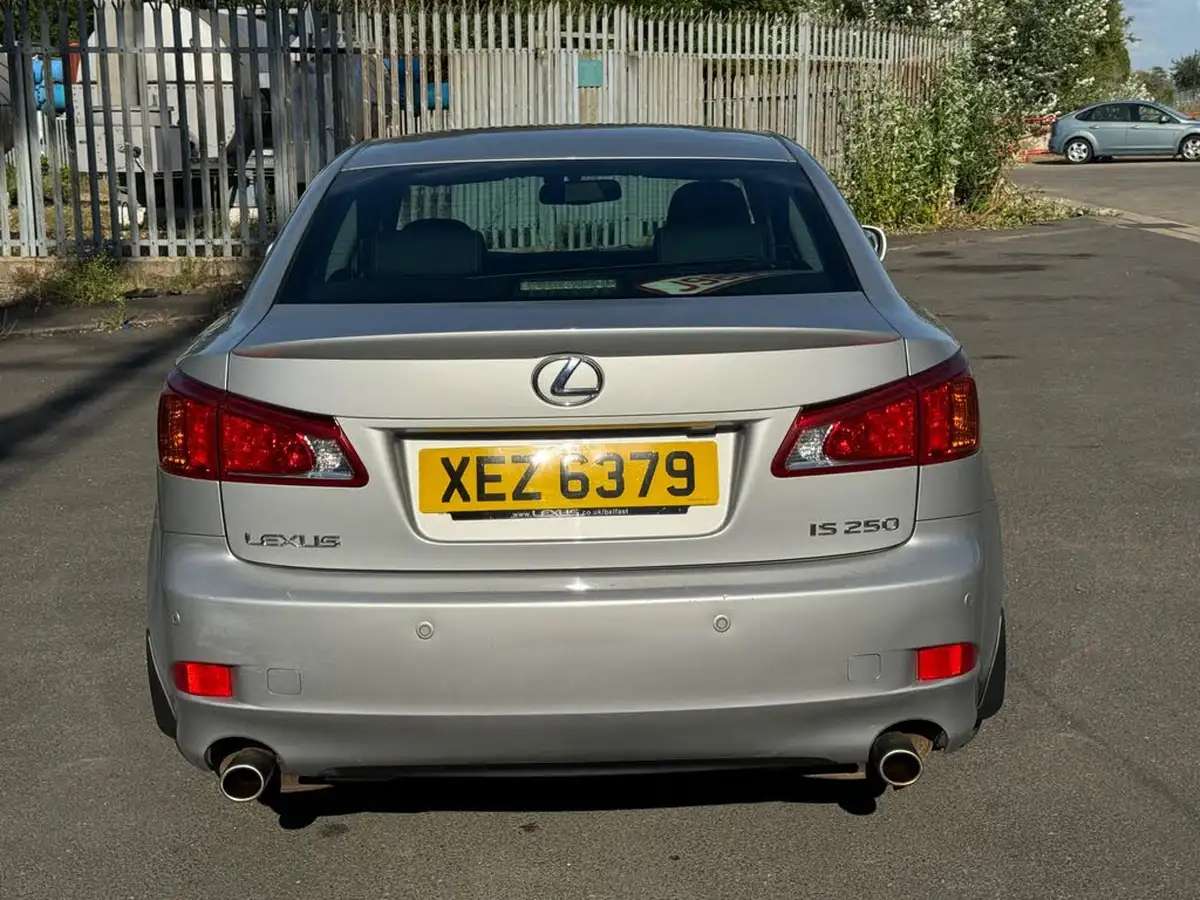 2009-lexus-is-250-25-se-l-saloon-4d-auto-big-31