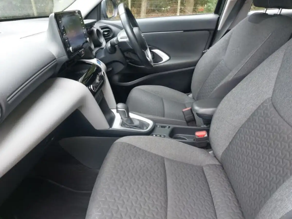 2022-toyota-yaris-cross-15-vvt-i-icon-big-4