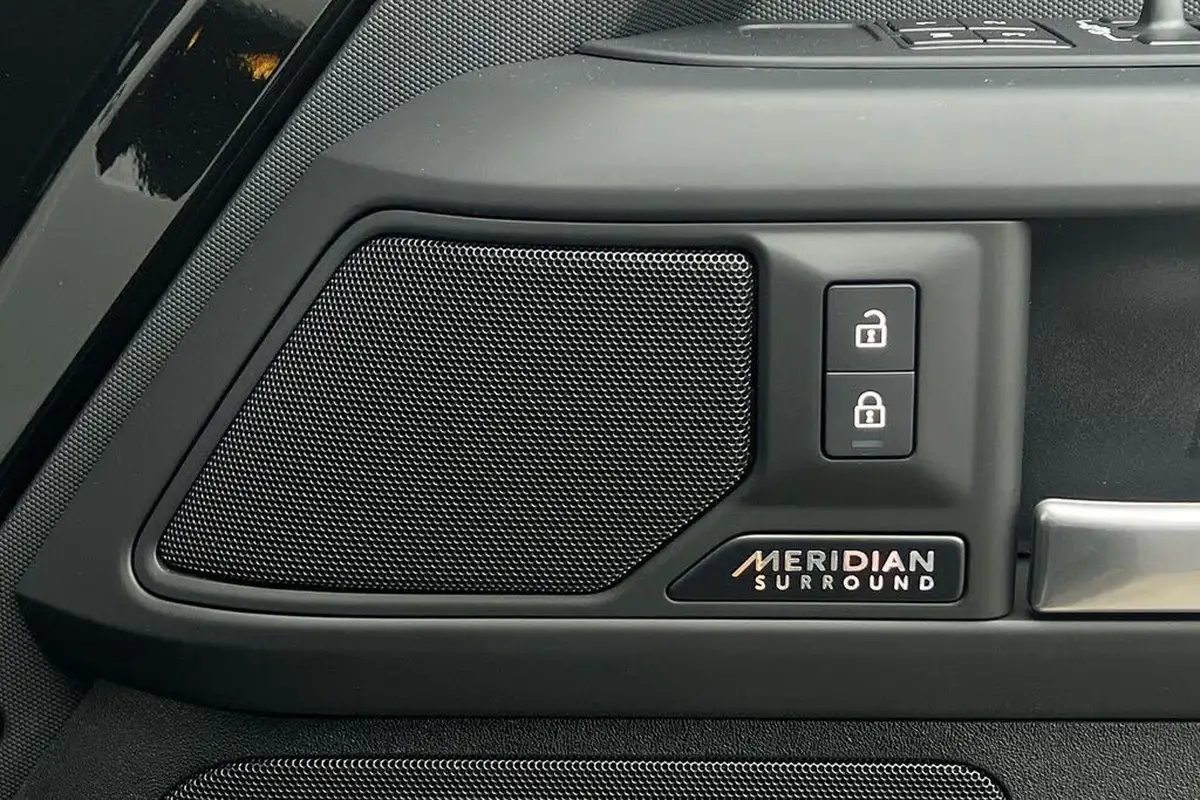 2024-land-rover-90-defender-30-d350-x-dynamic-hse-big-45