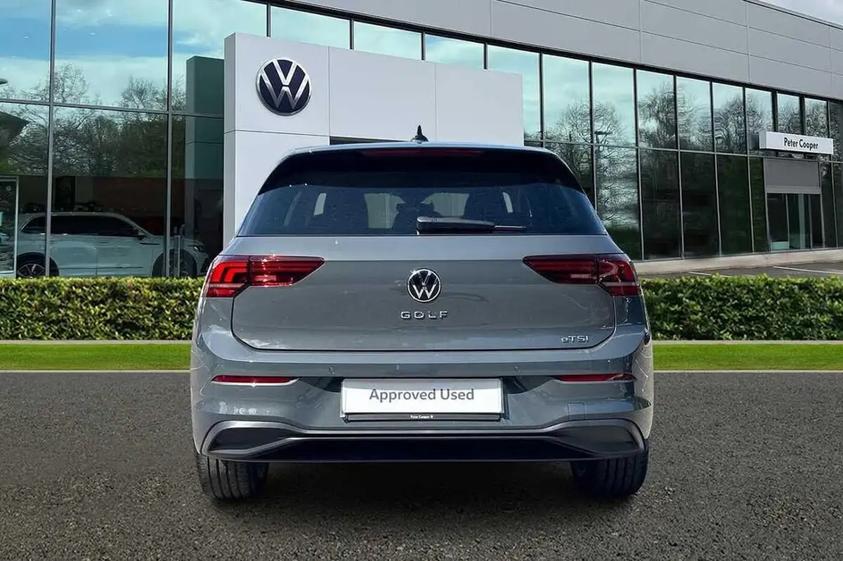 2025-volkswagen-golf-15-etsi-match-big-8