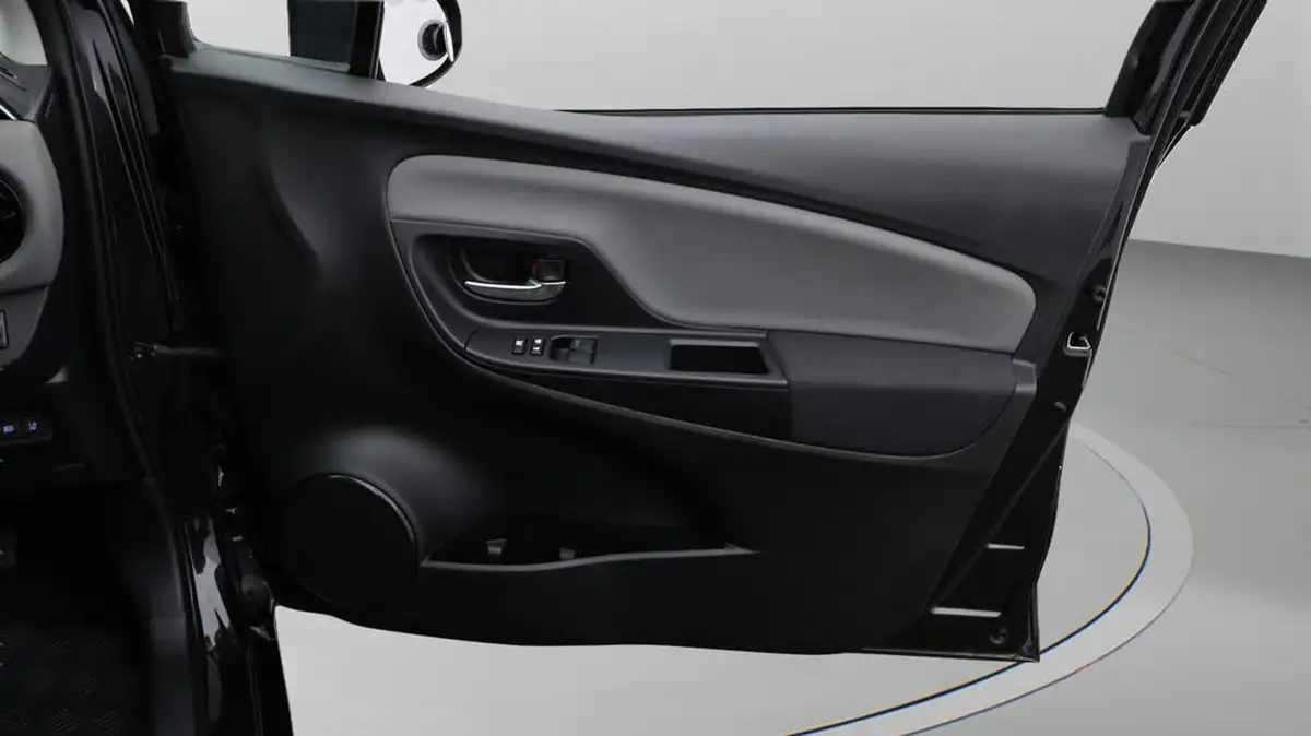 2020-toyota-yaris-15-vvt-i-icon-tech-98bhp-hybrid-1497cc-e-cvt-big-15