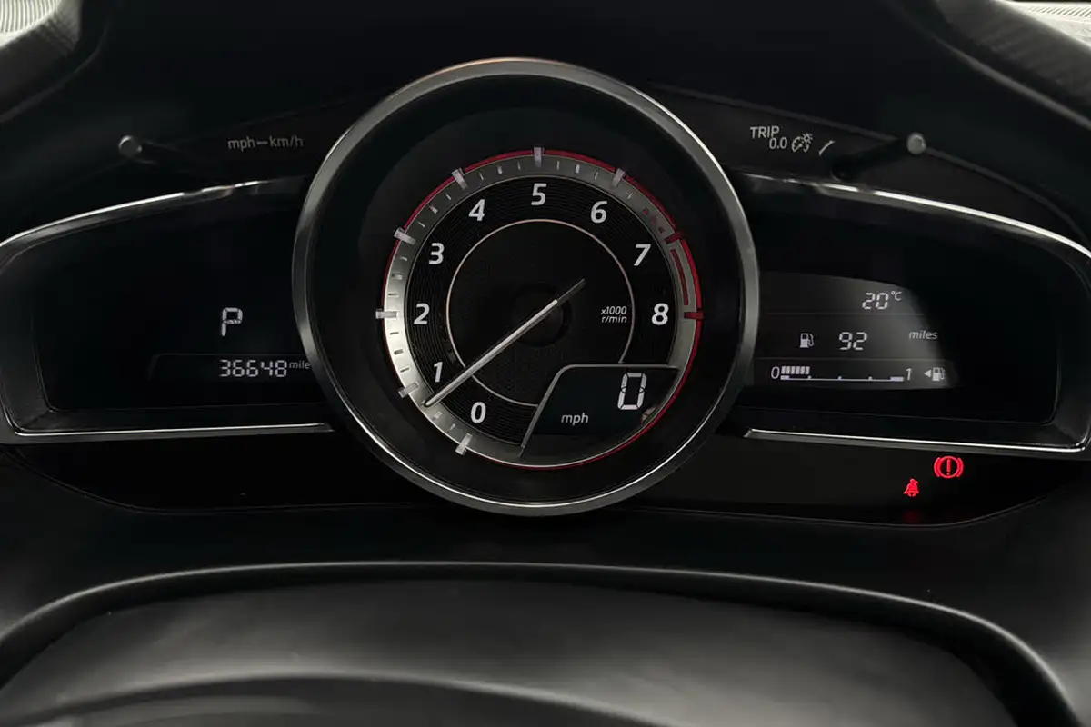 2015-mazda-mazda3-20-sport-nav-120ps-fastback-4d-auto-big-13