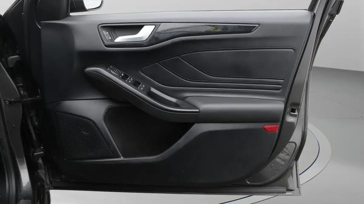 2020-ford-focus-15-st-line-x-hatchback-auto-big-15