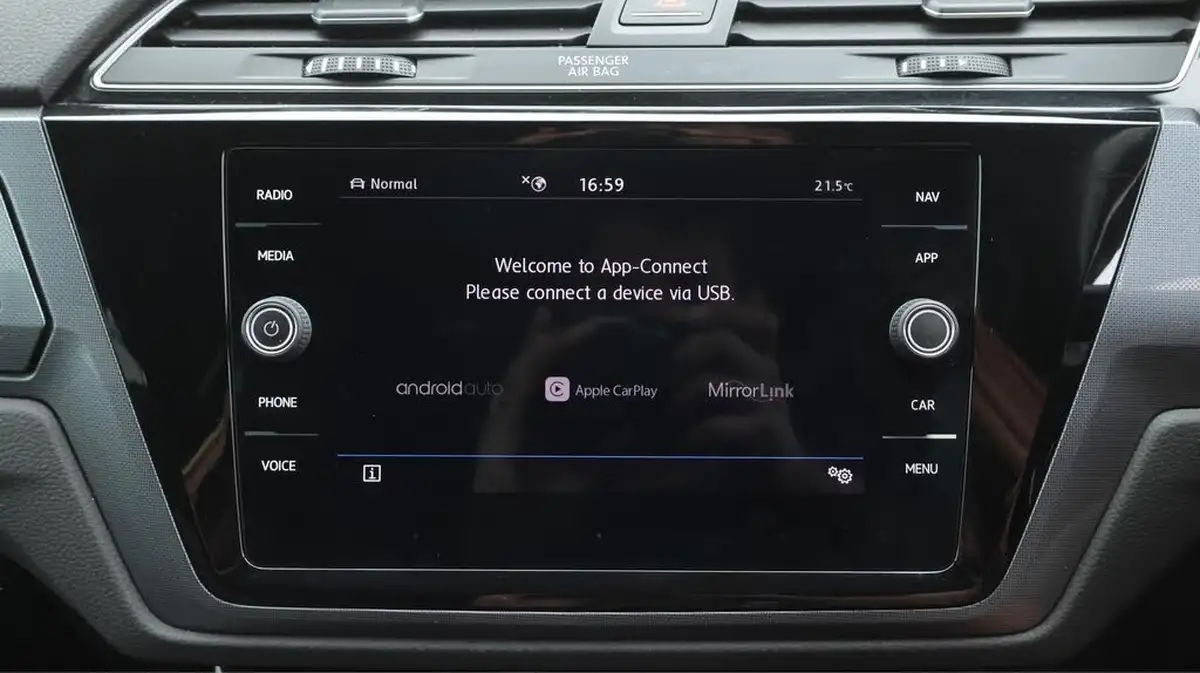 2020-volkswagen-touran-15-tsi-r-line-big-28