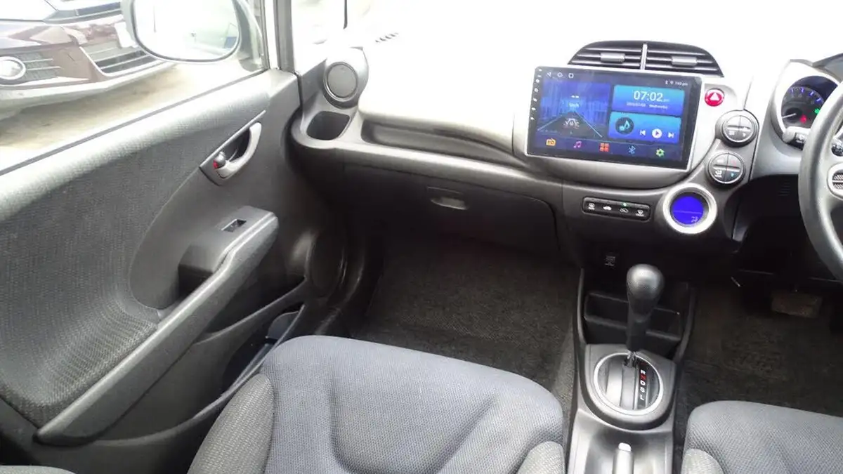 2013-honda-jazz-13-he-big-45