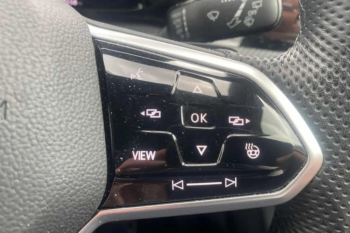 2022-volkswagen-golf-15-etsi-r-line-150ps-hatchback-big-16