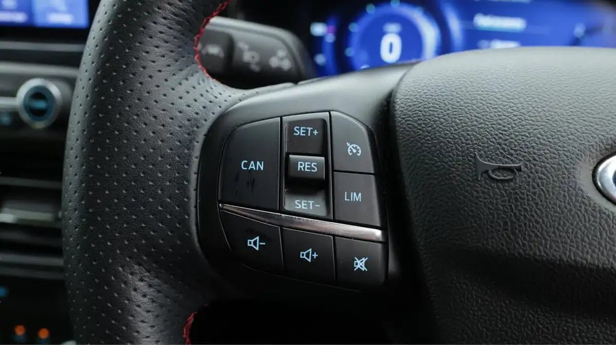 2020-ford-focus-20-st-line-x-hatchback-big-38