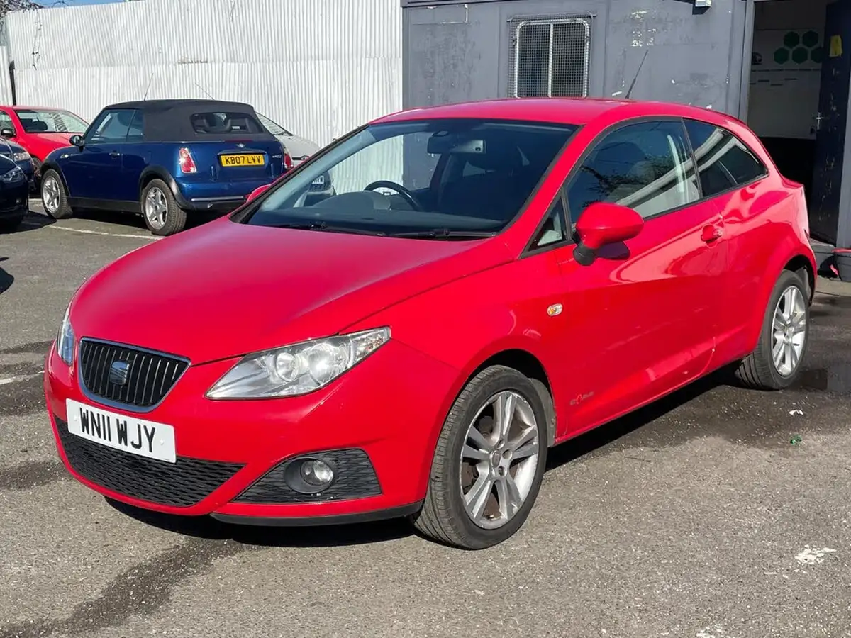 2011-seat-ibiza-14-se-copa-16v-sportcoupe-hatchback-3d-big-2