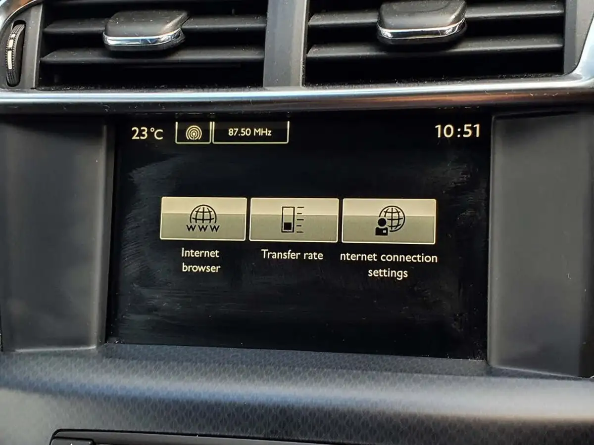 2015-citroen-ds4-16e-hdi-dstyle-nav-etg6-big-26