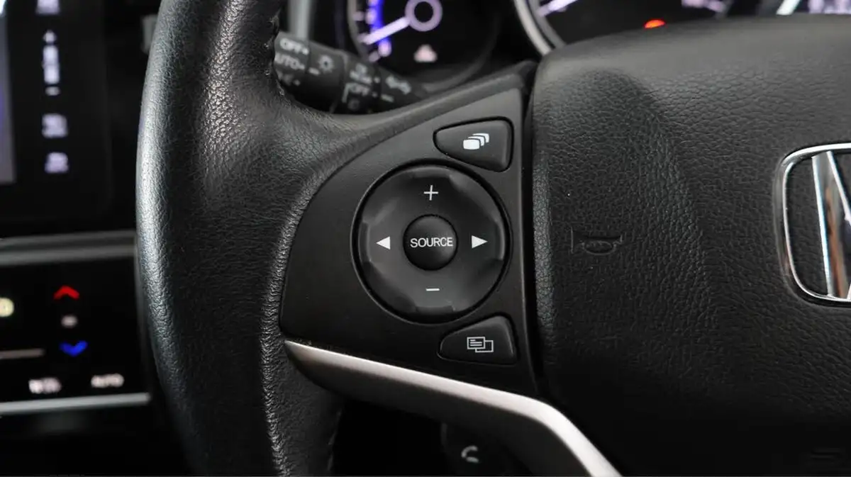 2020-honda-jazz-13-i-vtec-ex-navi-big-21