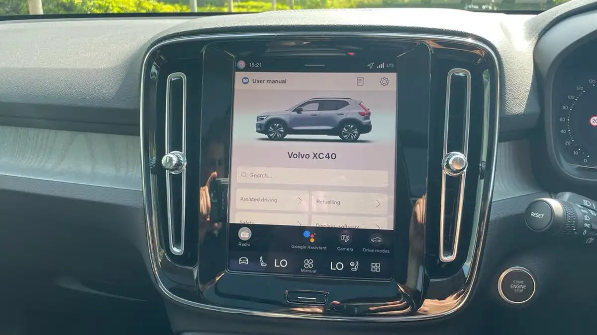 2025-volvo-xc40-20-b4-ultra-dark-big-40