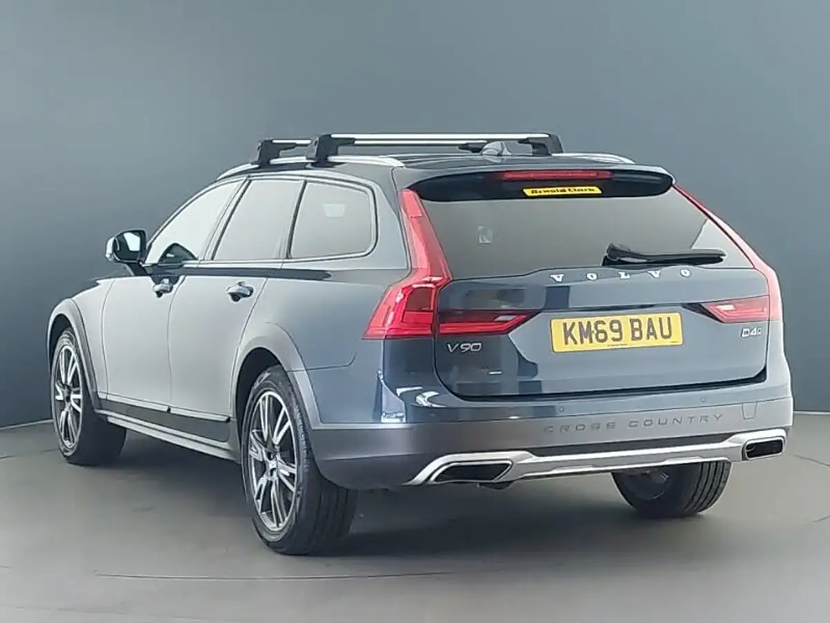 2019-volvo-v90-20td-d4-cross-country-plus-big-1