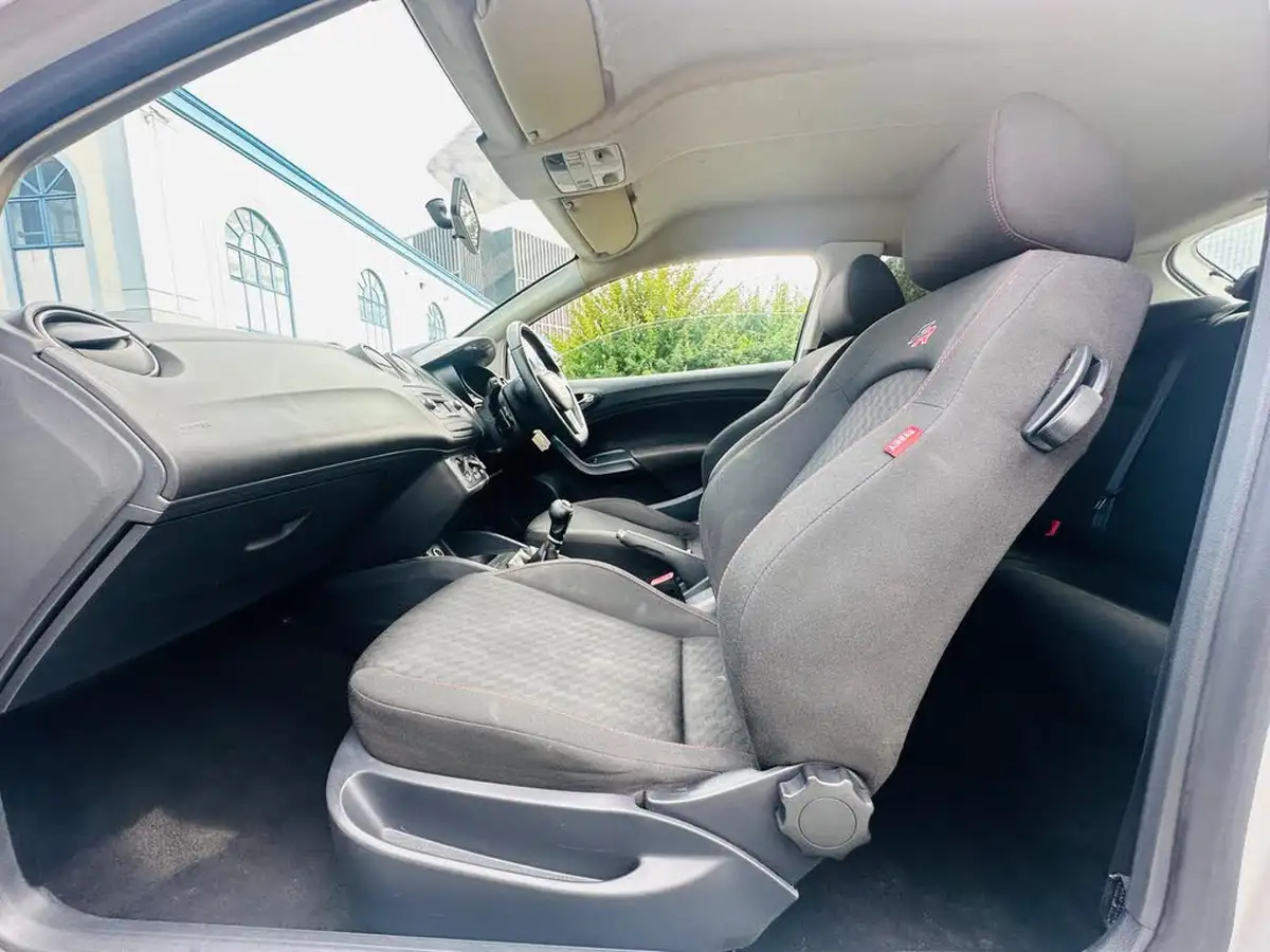 2013-seat-ibiza-20td-fr-143-cr-sportcoupe-hatchback-3d-big-8