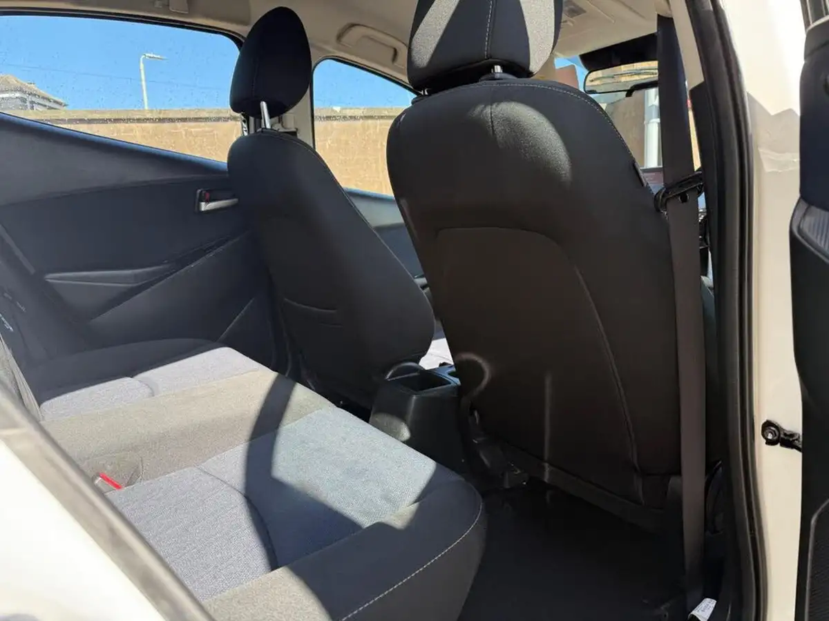2016-mazda-mazda2-15-se-l-90ps-big-10