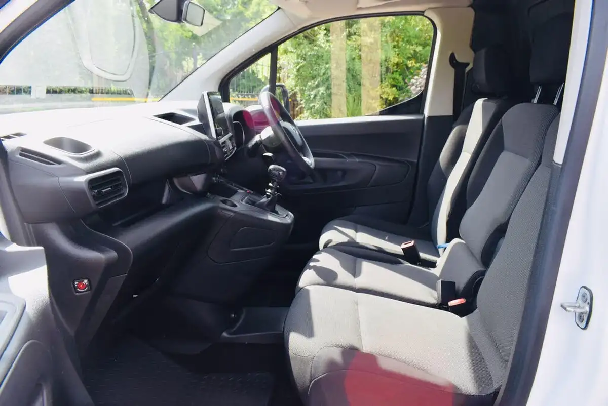 2022-toyota-proace-city-15d-icon-l2-big-14