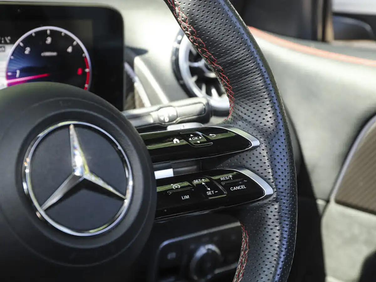 2024-mercedes-benz-glb-class-20d-glb220d-amg-line-executive-big-12