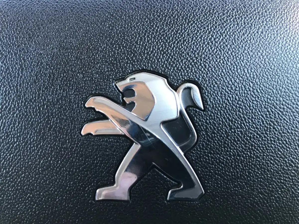 2022-peugeot-108-10-allure-big-24