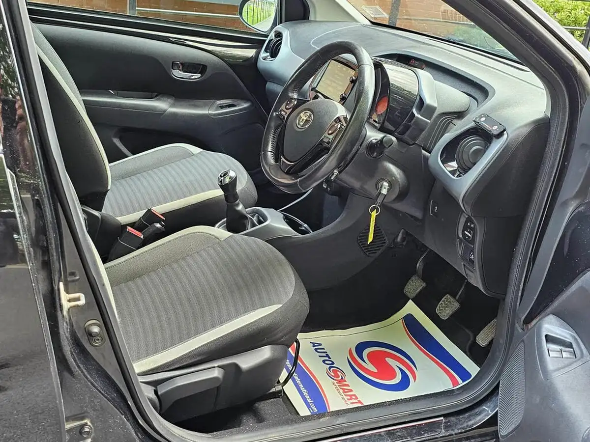 2018-toyota-aygo-10-vvt-i-x-play-71bhp-5d-big-19