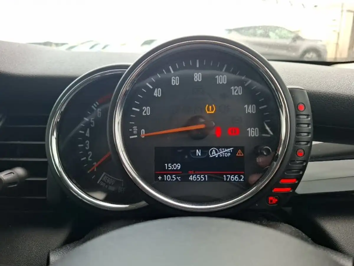 2017-mini-cooper-15-cooper-seven-5d-big-12