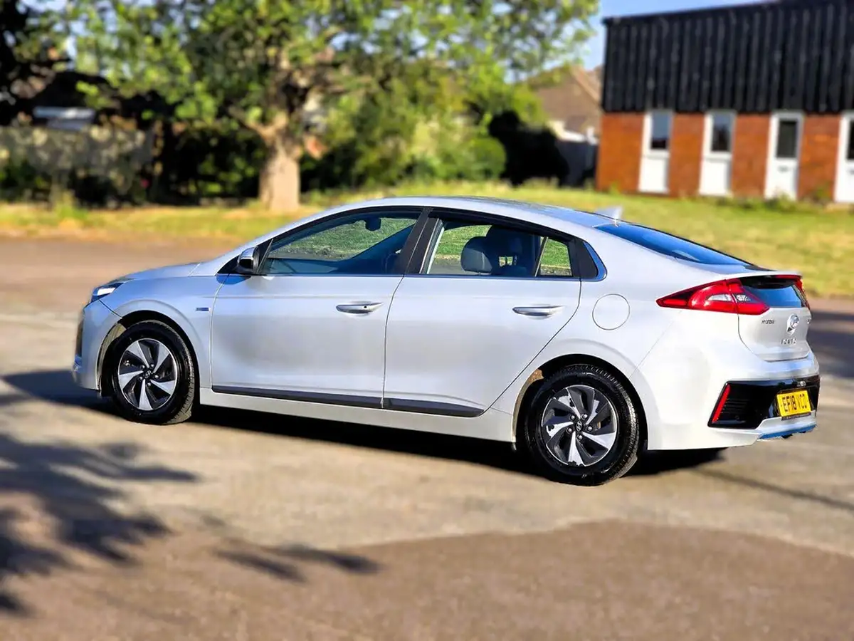 2018-hyundai-ioniq-16-gdi-premium-se-hybrid-big-16