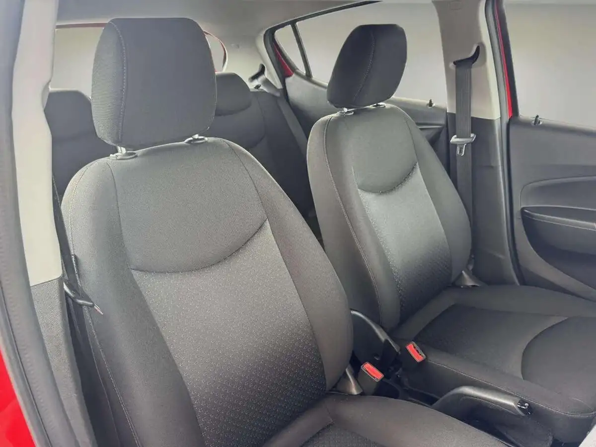 2015-vauxhall-viva-10-se-big-15
