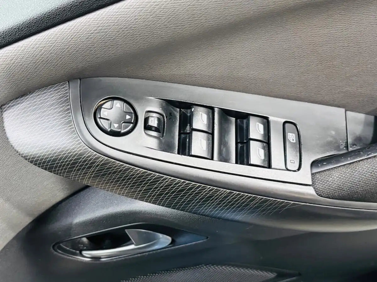 2015-citroen-grand-c4-picasso-16e-hdi-exclusive-etg6-big-18