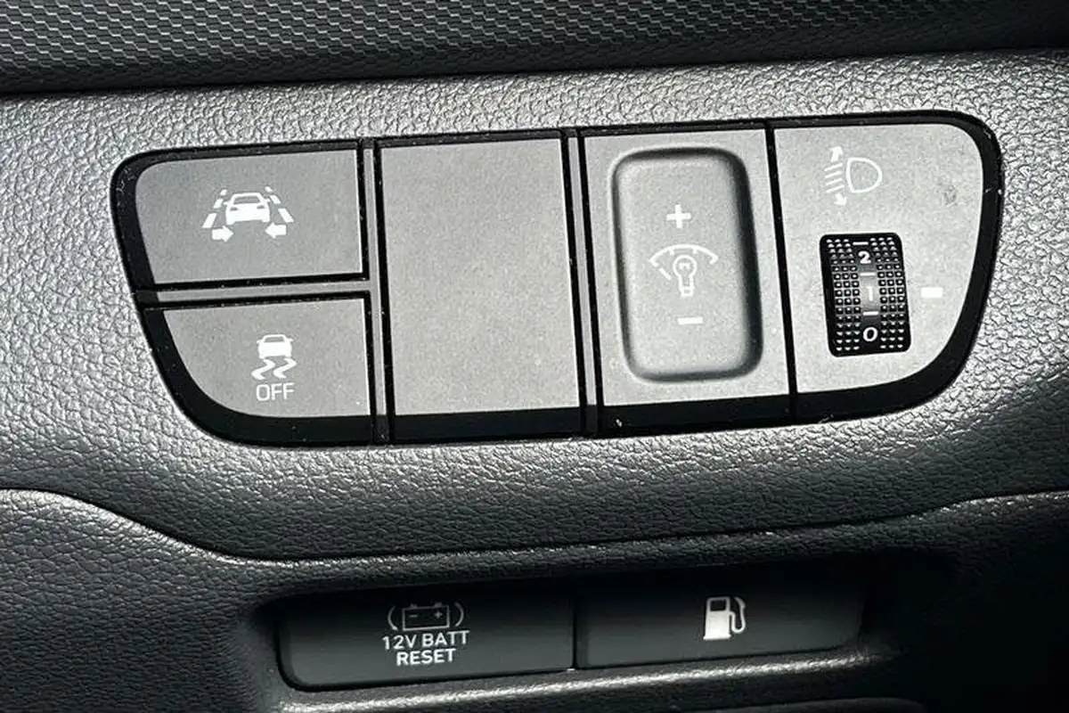 2018-hyundai-ioniq-16-gdi-premium-hybrid-big-36