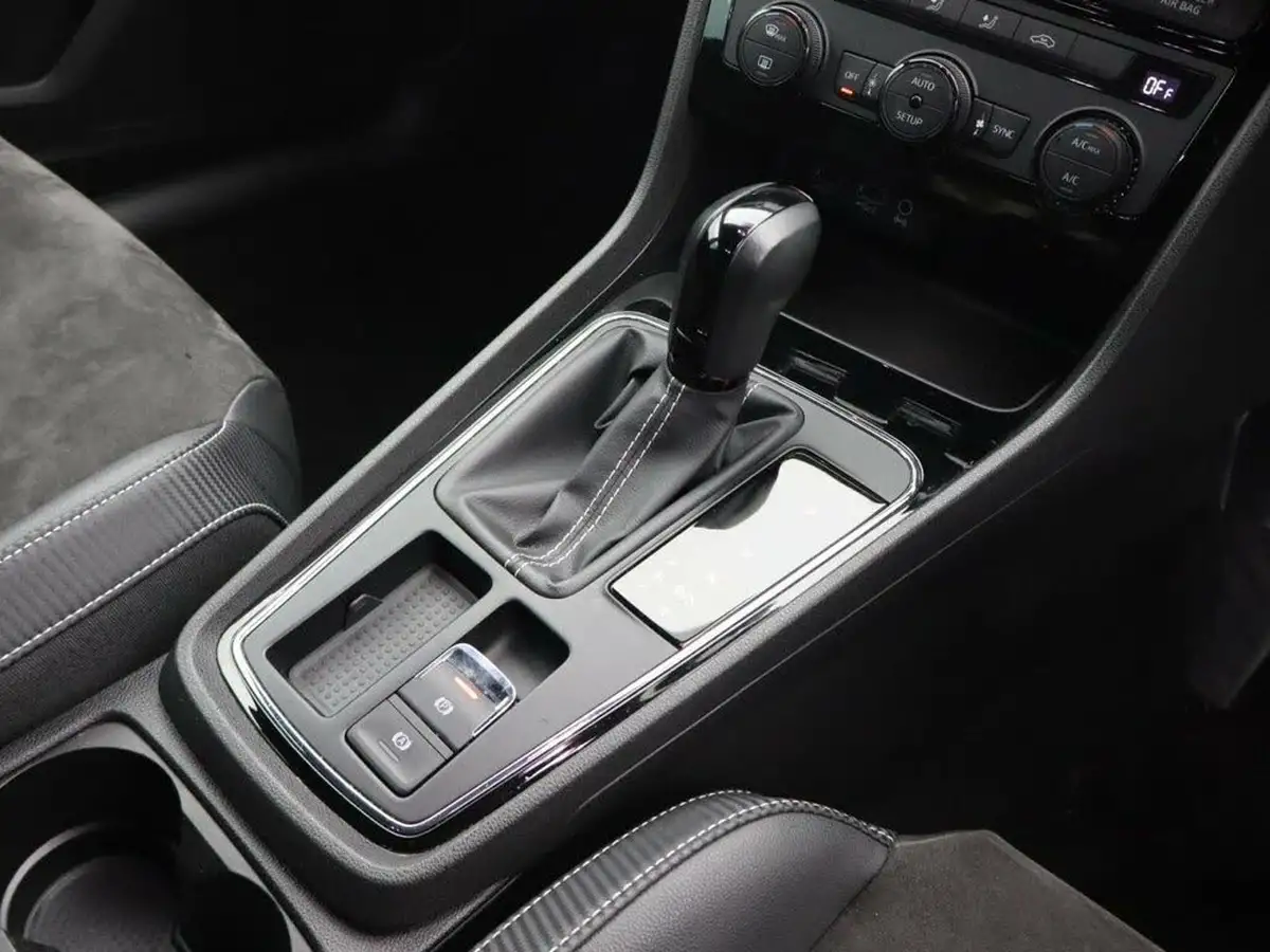2020-seat-leon-20-tsi-cupra-290-big-8