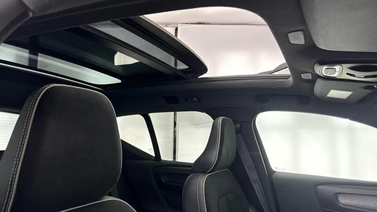 2022-volvo-xc40-15-t3-r-design-auto-big-23