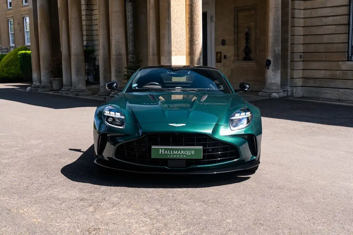 2024-aston-martin-vantage-big-2