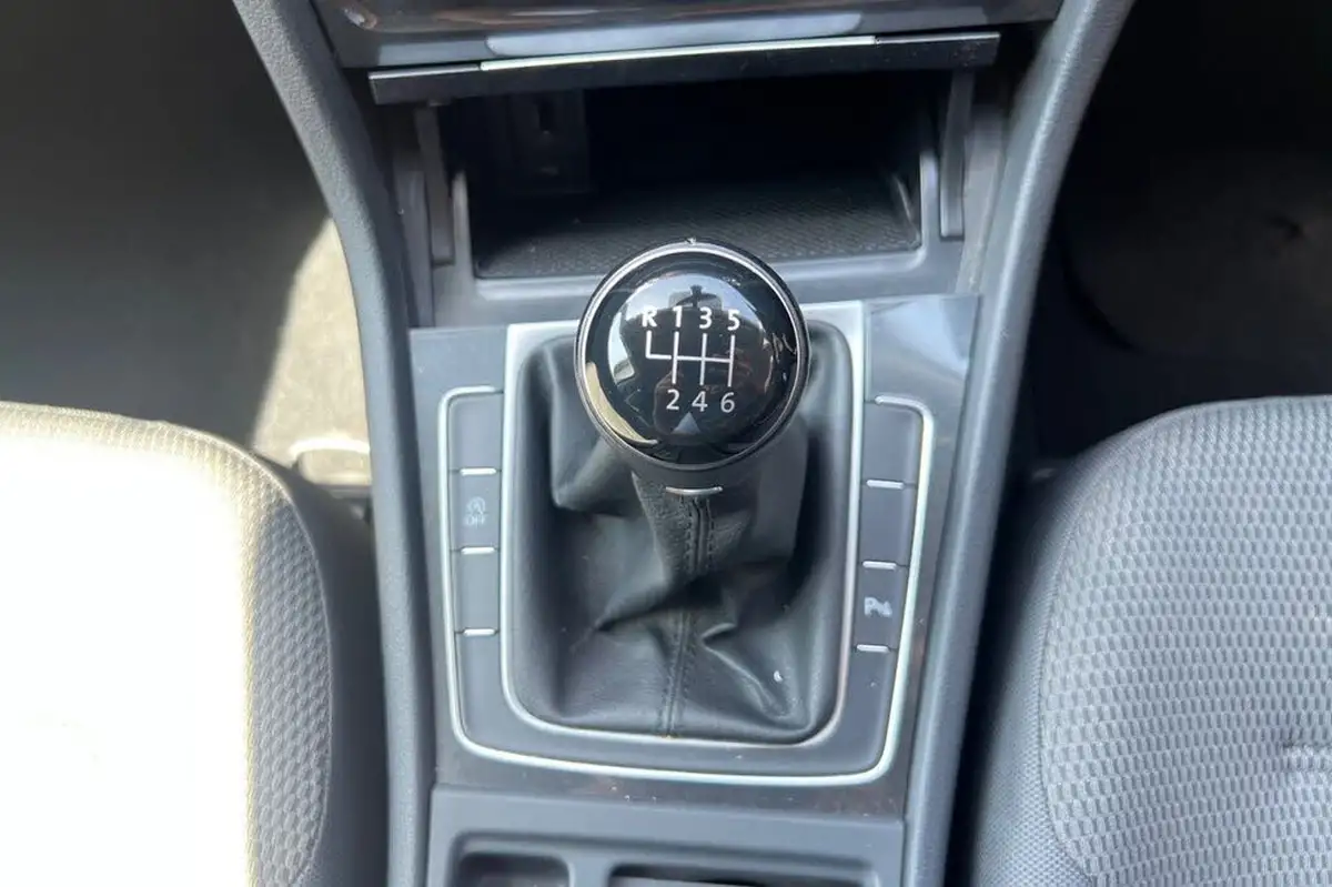 2019-volkswagen-golf-10-tsi-match-hatchback-5d-big-23