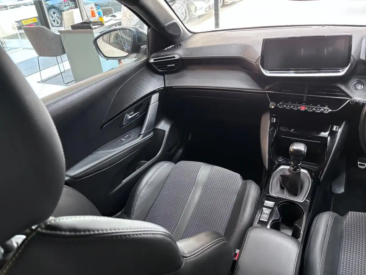 2022-peugeot-208-12-puretech-gt-100ps-big-28