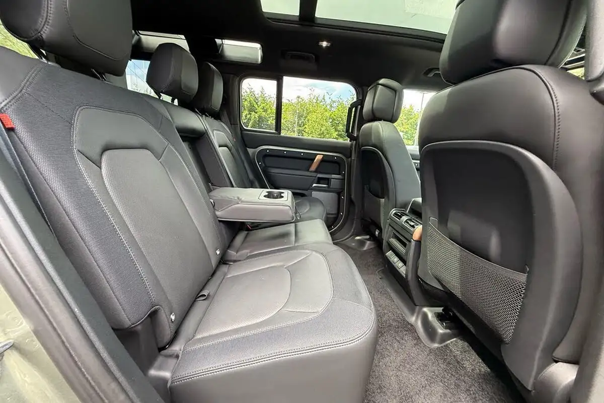 2024-land-rover-110-defender-30-d300-x-dynamic-hse-big-45