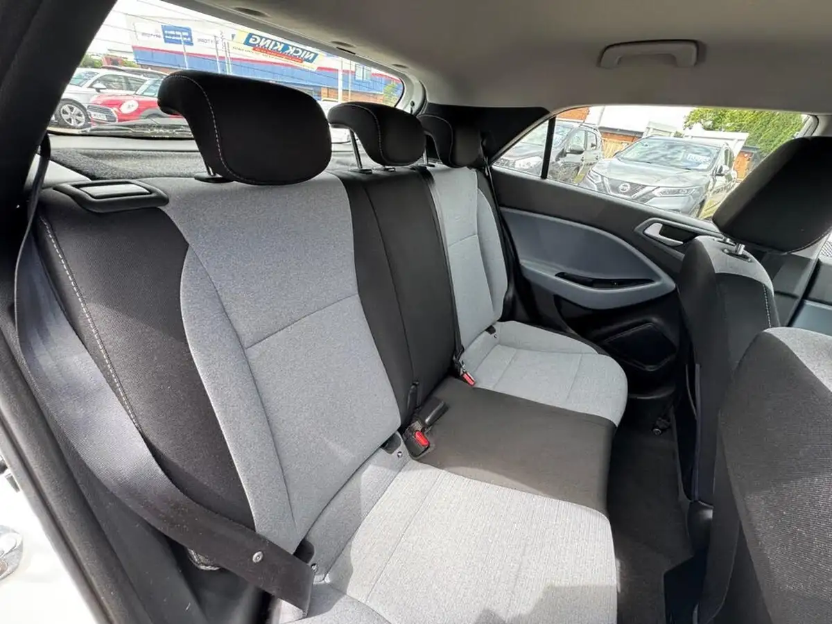 2016-hyundai-i20-12-blue-drive-se-hatchback-5d-big-16