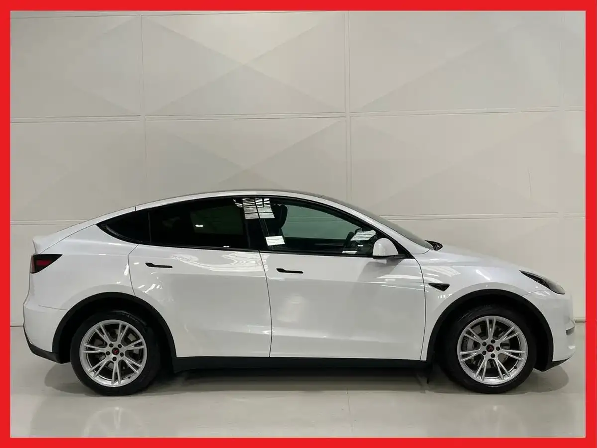 2022-tesla-model-y-e-long-range-big-1