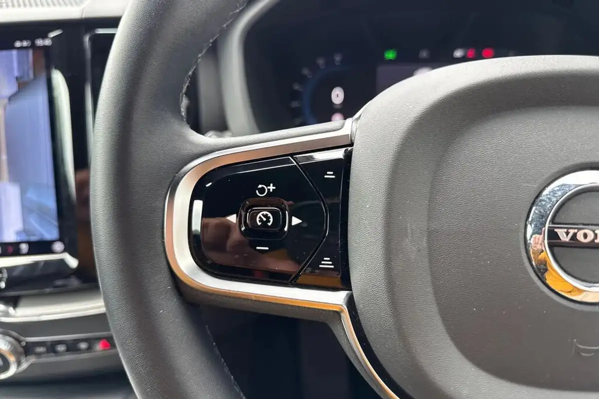 2023-volvo-xc60-20td-b4-plus-big-54
