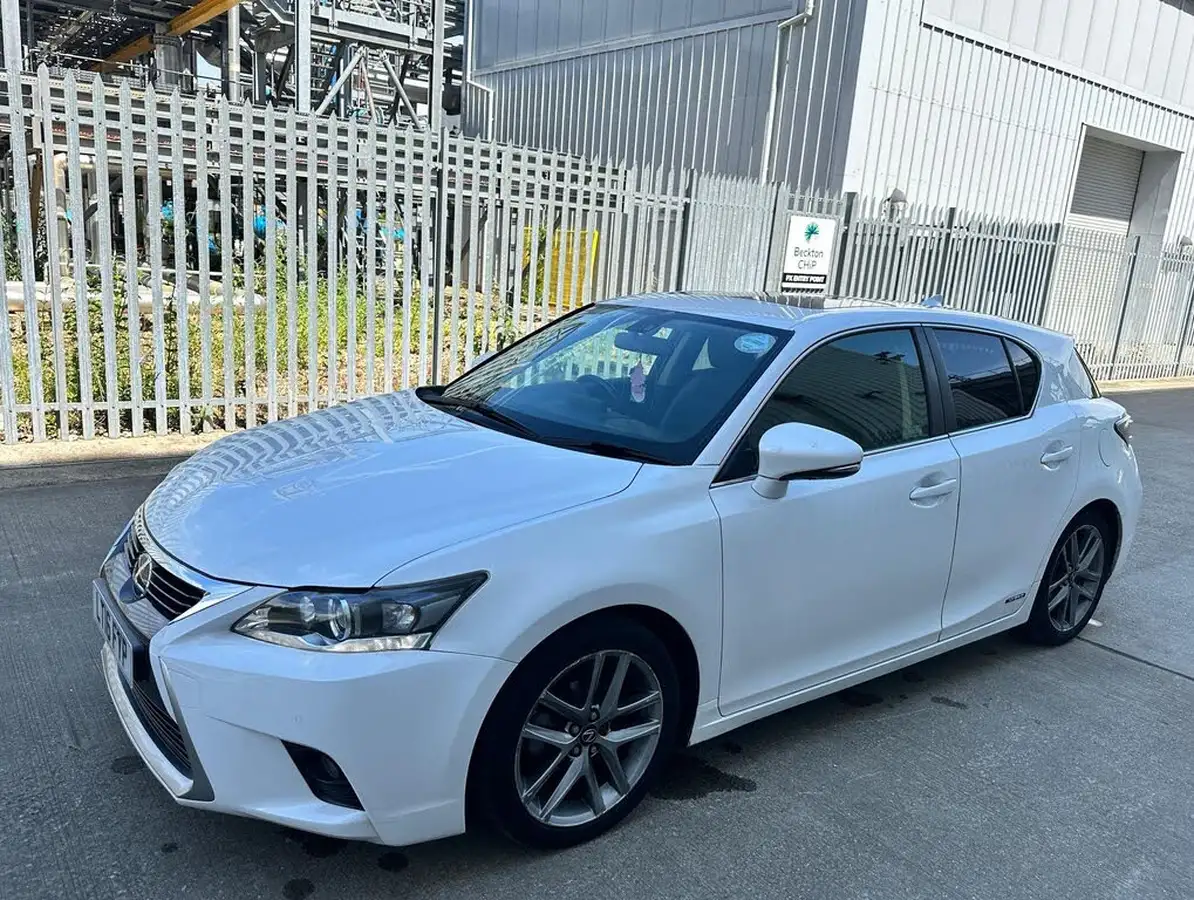 2016-lexus-ct-200h-18-advance-plus-big-2