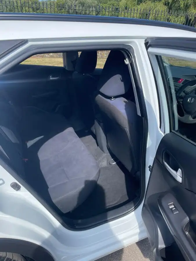 2014-honda-civic-16td-s-t-tourer-big-6