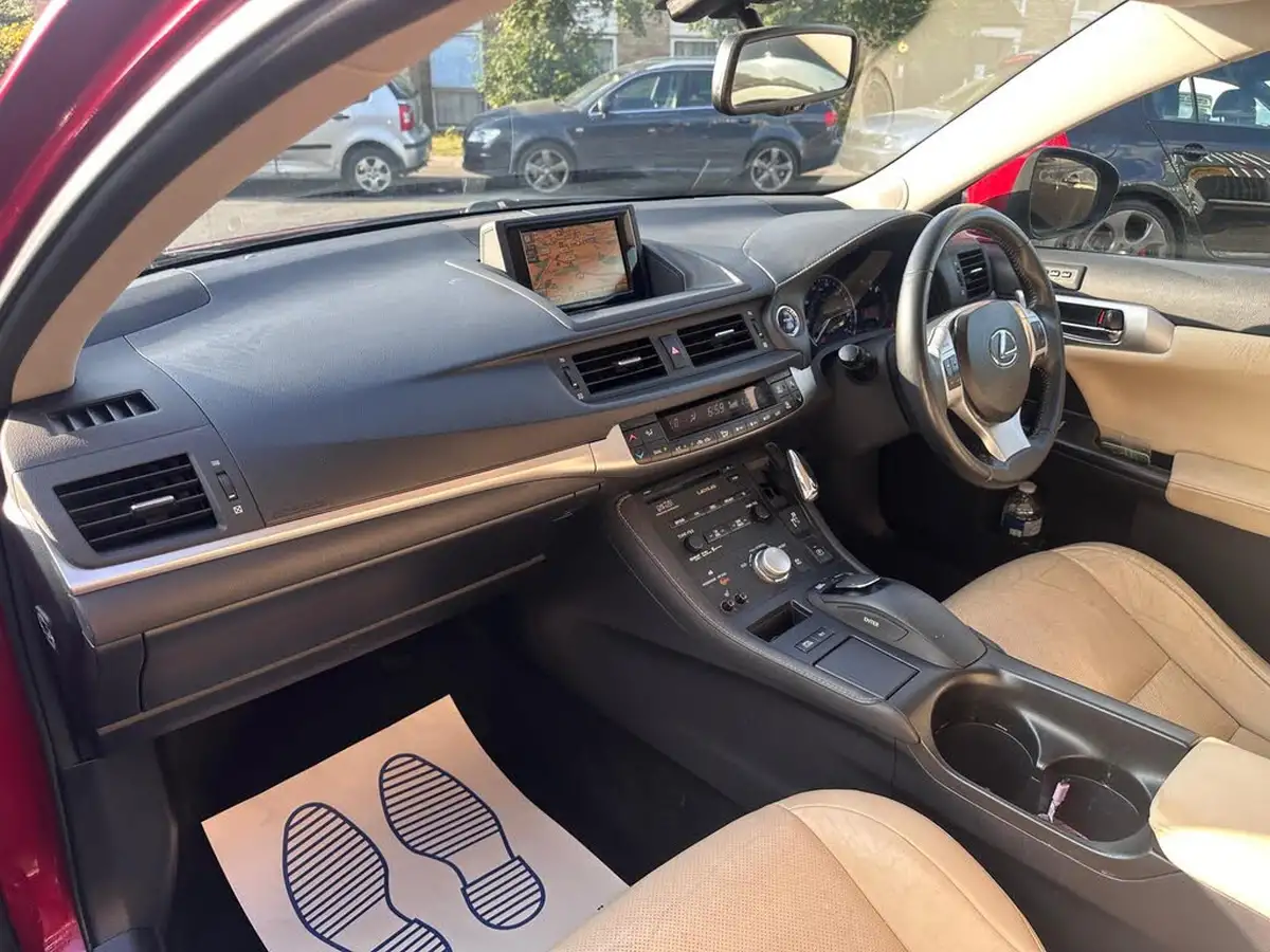 2011-lexus-ct-200h-18-se-l-premier-big-16