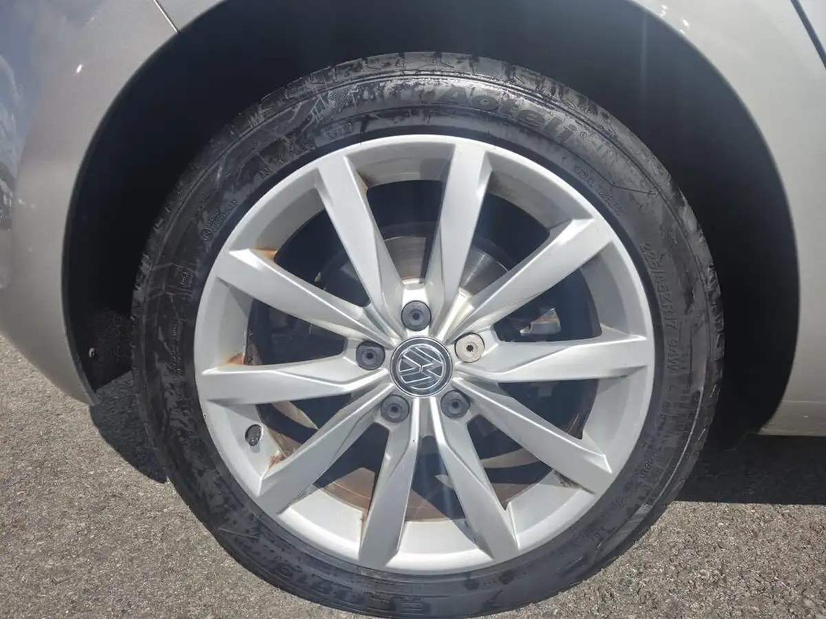 2013-volkswagen-golf-20tdi-gt-ss-hatchback-5d-big-25