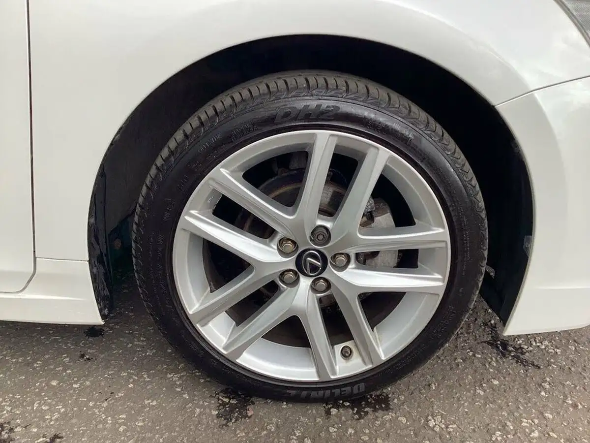 2015-lexus-ct-200h-18-advance-plus-big-5