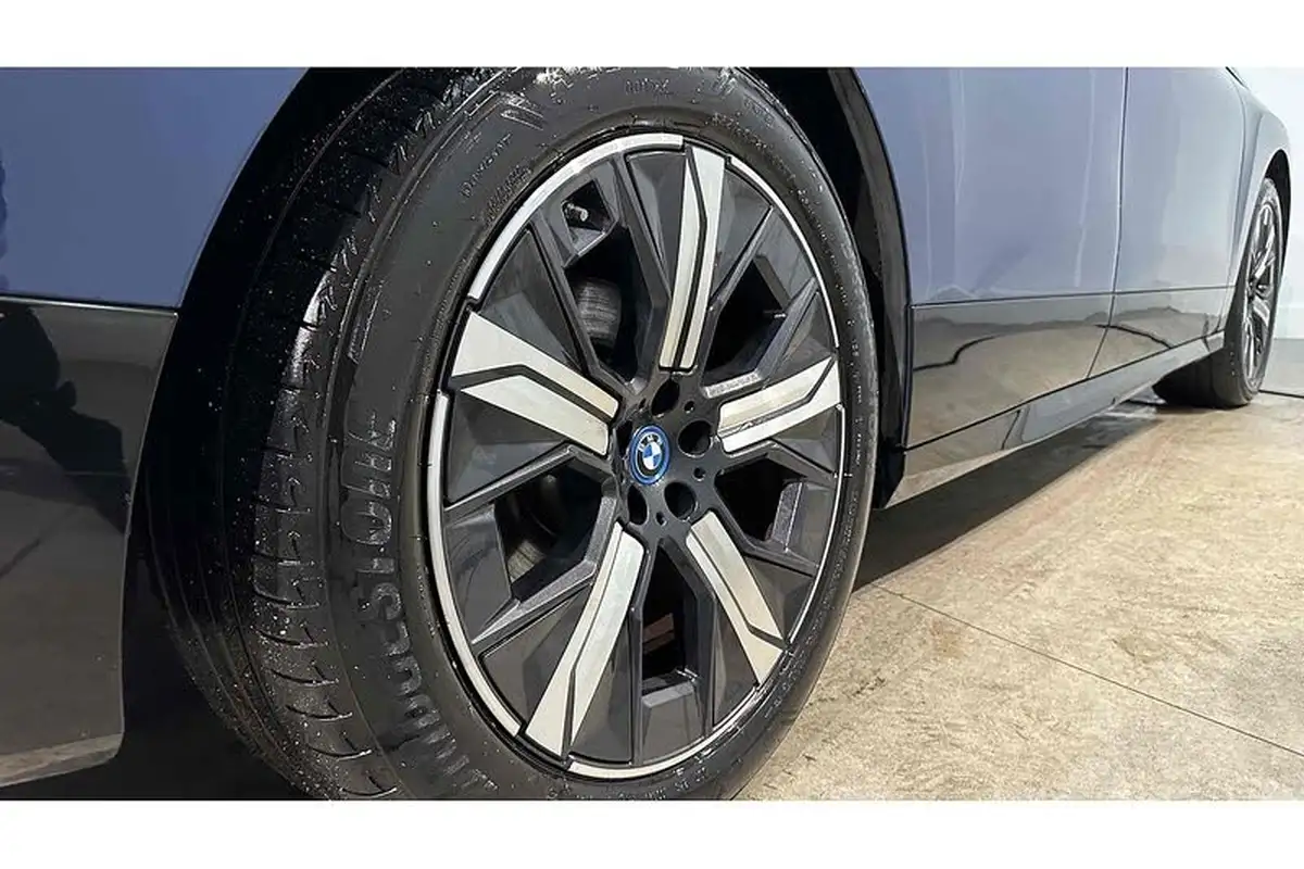 2022-bmw-ix-e-xdrive-40-m-sport-big-17