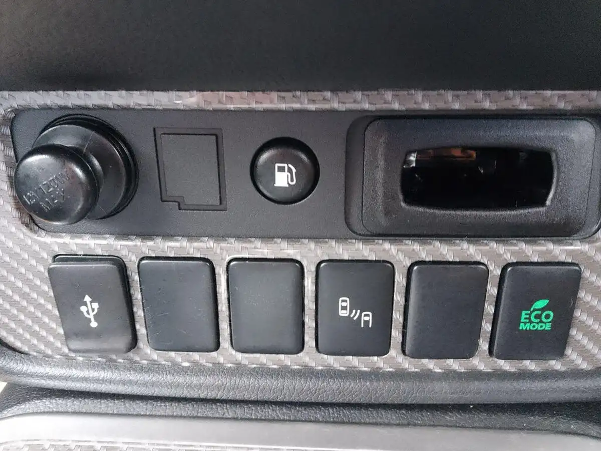 2019-mitsubishi-outlander-24-dynamic-phev-big-18