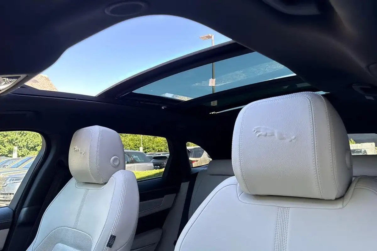 2022-jaguar-f-pace-20-p250-r-dynamic-se-big-48