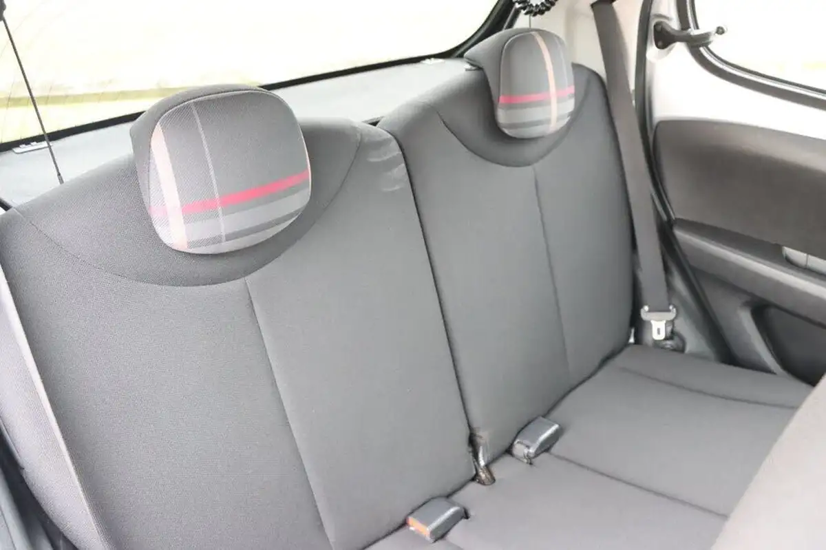 2015-peugeot-108-12-allure-vti-puretech-hatchback-5d-big-16