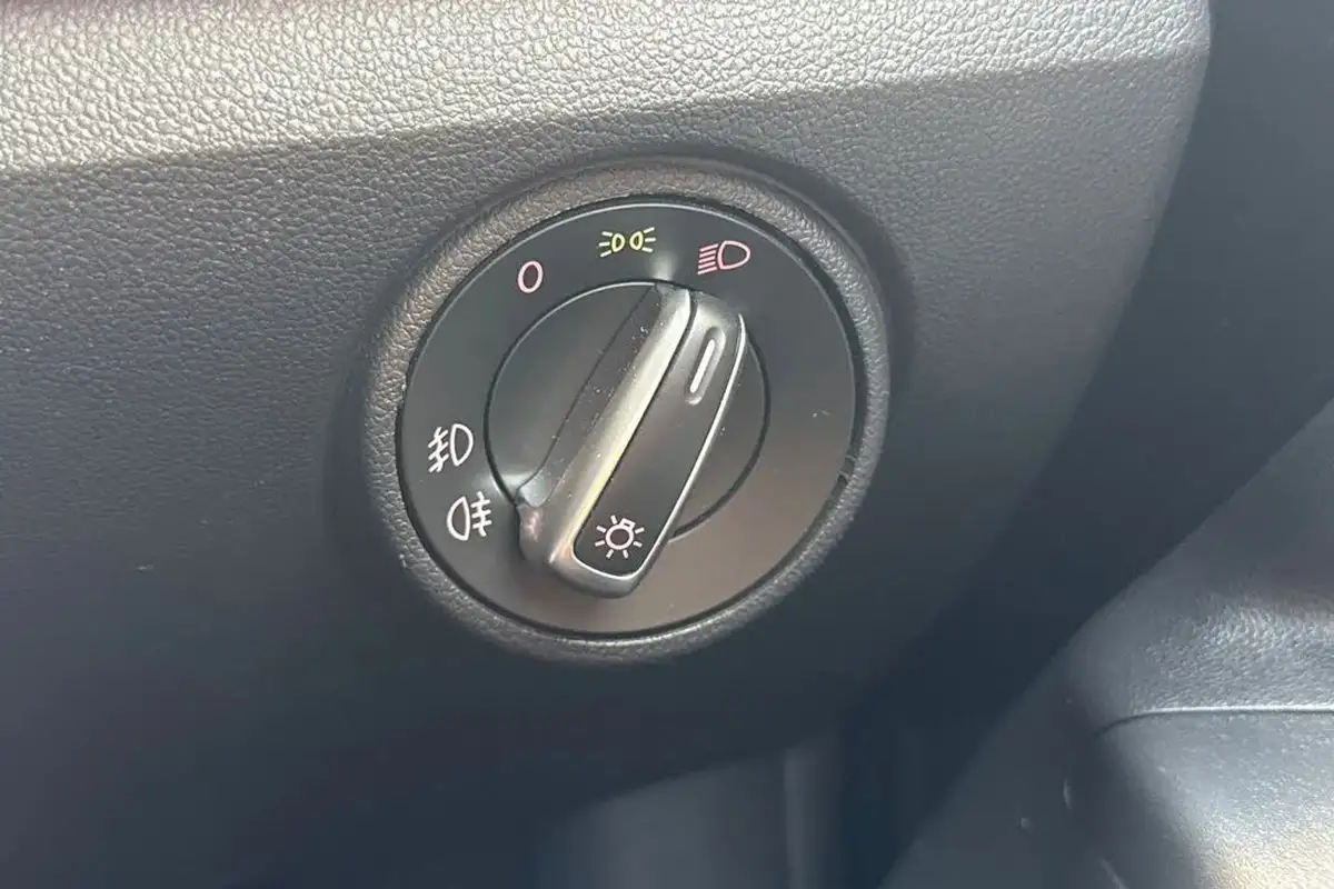 2018-volkswagen-up-10-gti-5d-big-53
