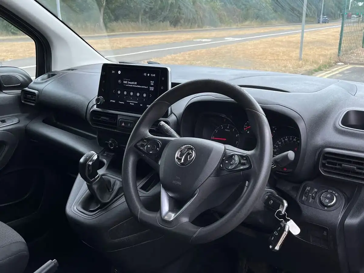 2019-vauxhall-combo-16cdti-le-nav-2300-l2h1-big-4